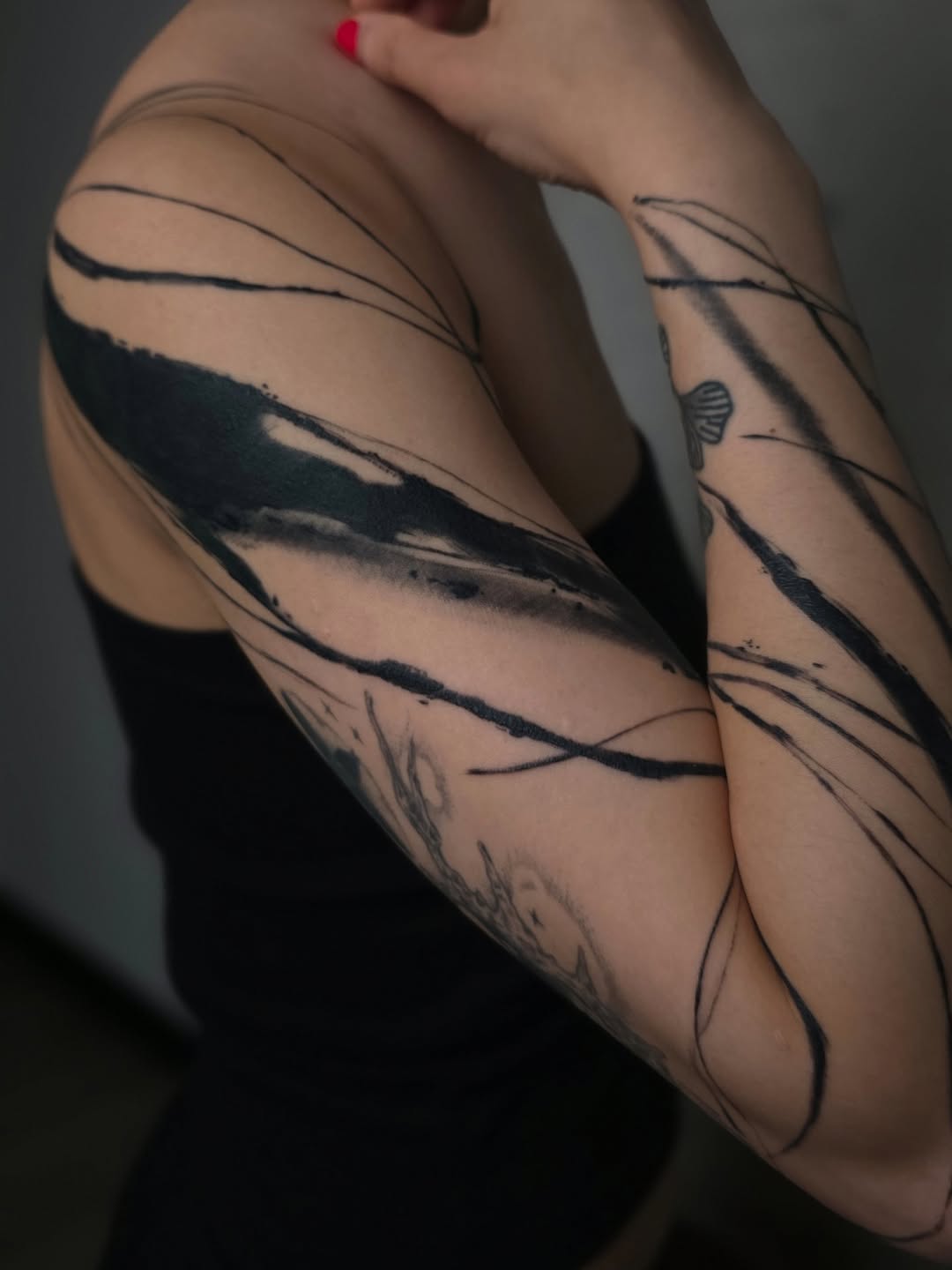 Bold abstract blackwork with sweeping brushstroke lines