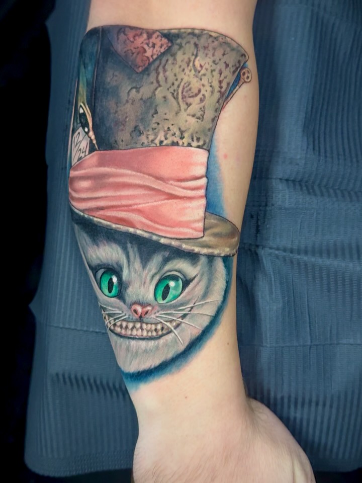 Vivid Cheshire Cat with bright green eyes, hat, playful grin.