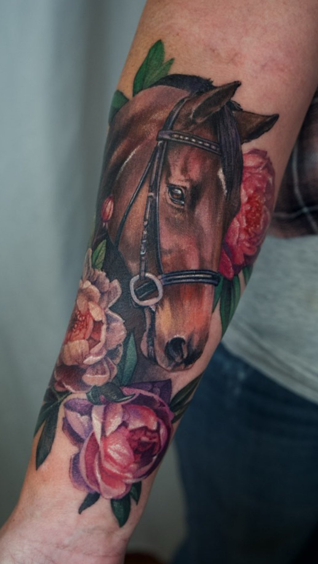 Hyper-realistic horse portrait surrounded by lush roses.