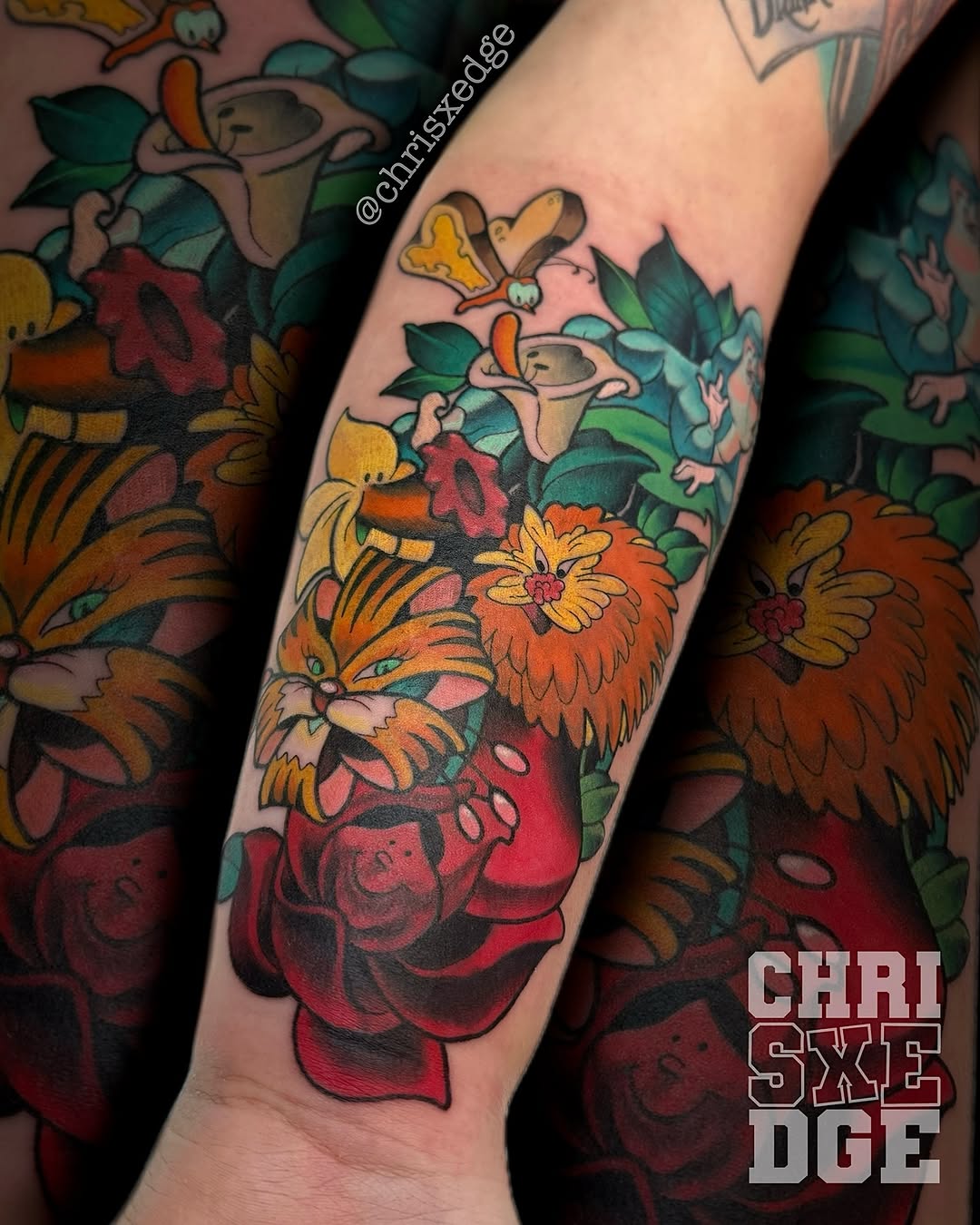 Vibrant Alice cover-up sleeve with floral details