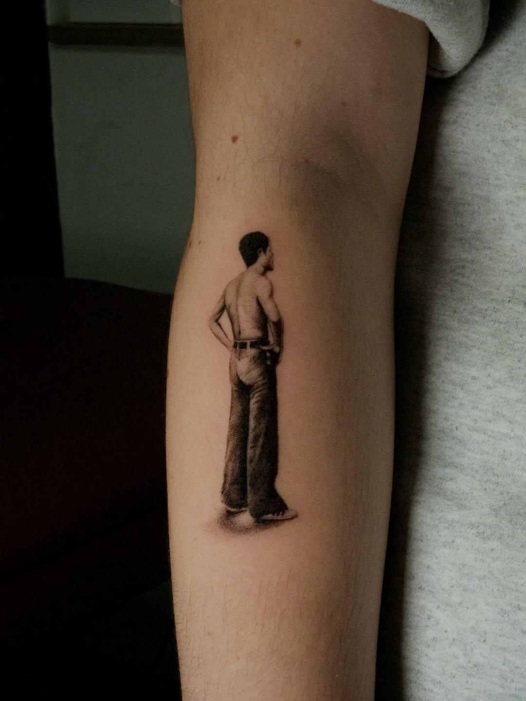 Tiny back-turned man portrait in black-and-gray realism