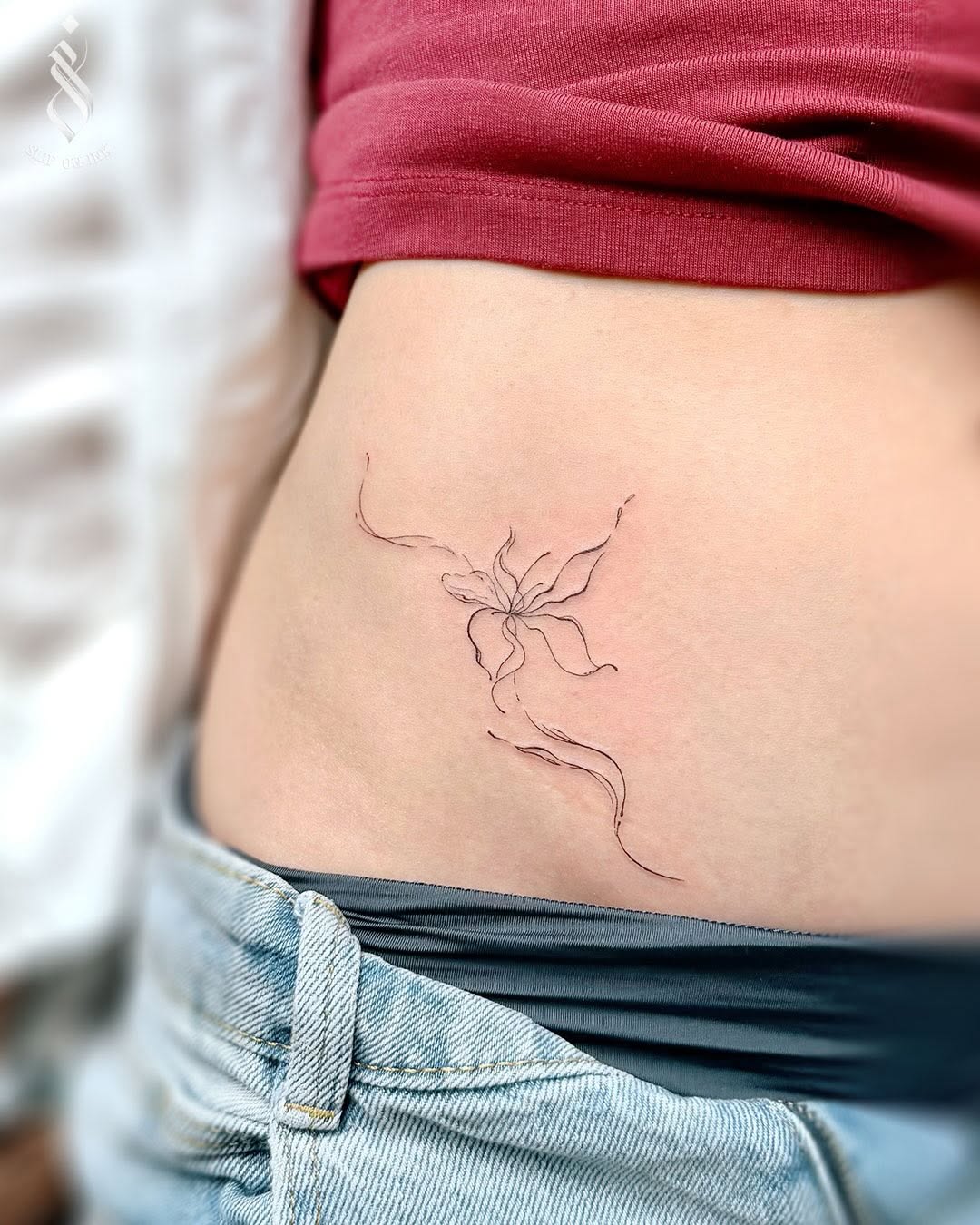 Delicate fine-line floral with flowing, graceful curves