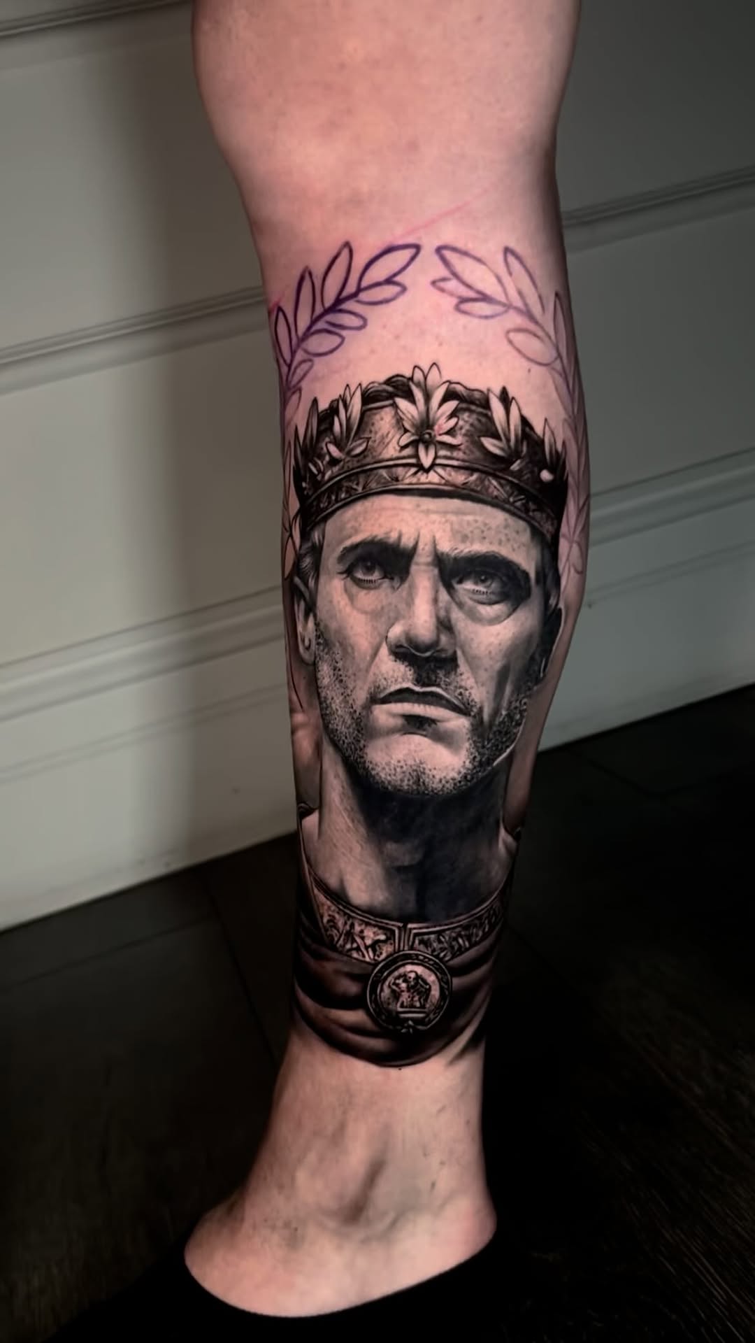 Hyper-realistic Caesar portrait with laurel crown on leg