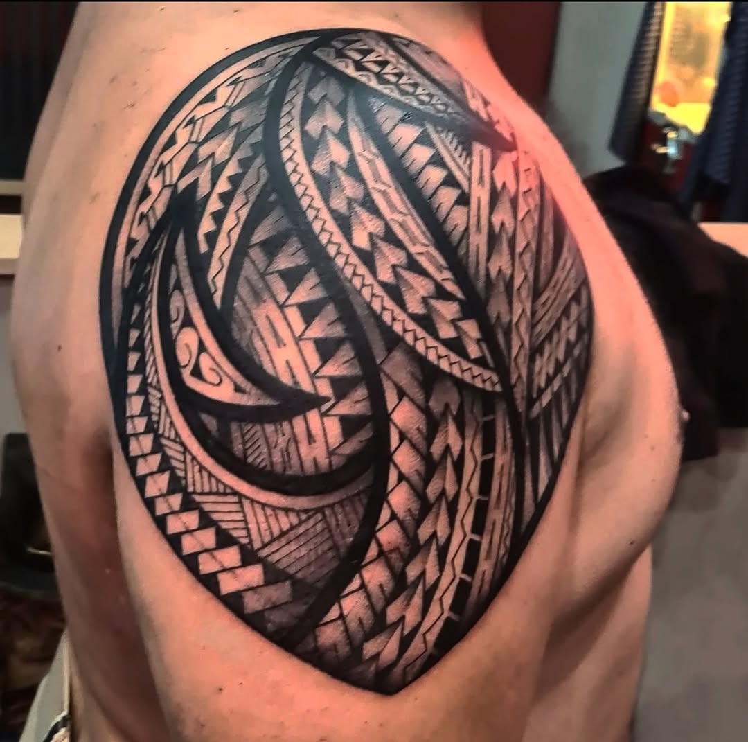 Circular Polynesian-inspired blackwork with bold geometric banding.