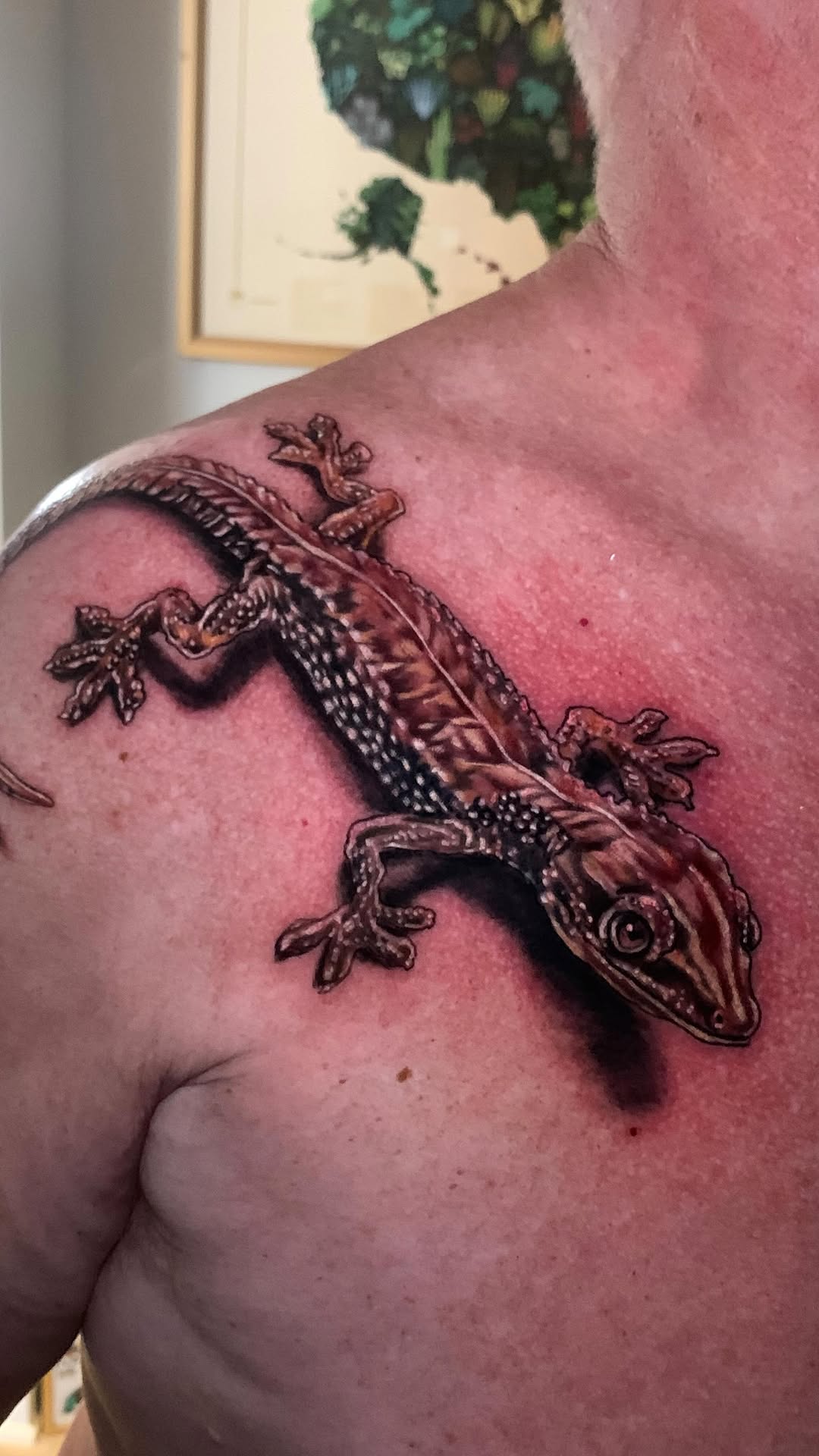 Lifelike gecko with intricate scales and bold shading