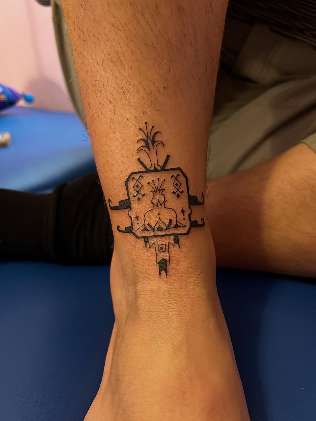 Symmetrical geometric shield with plant sprout crown