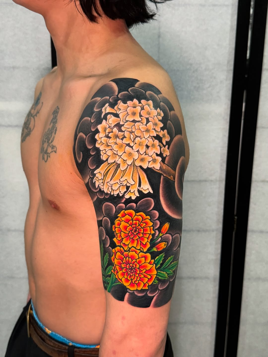 Bold Japanese-style shoulder sleeve with chrysanthemums and sakura blossoms