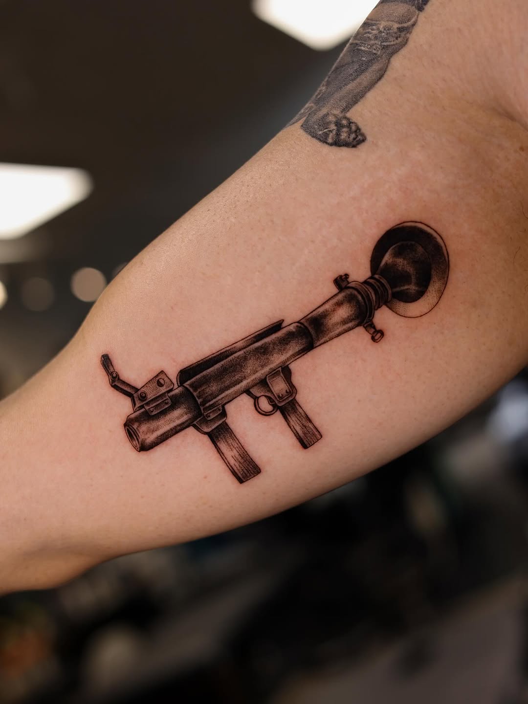 Bold blackwork TF2 rocket launcher with precise shading