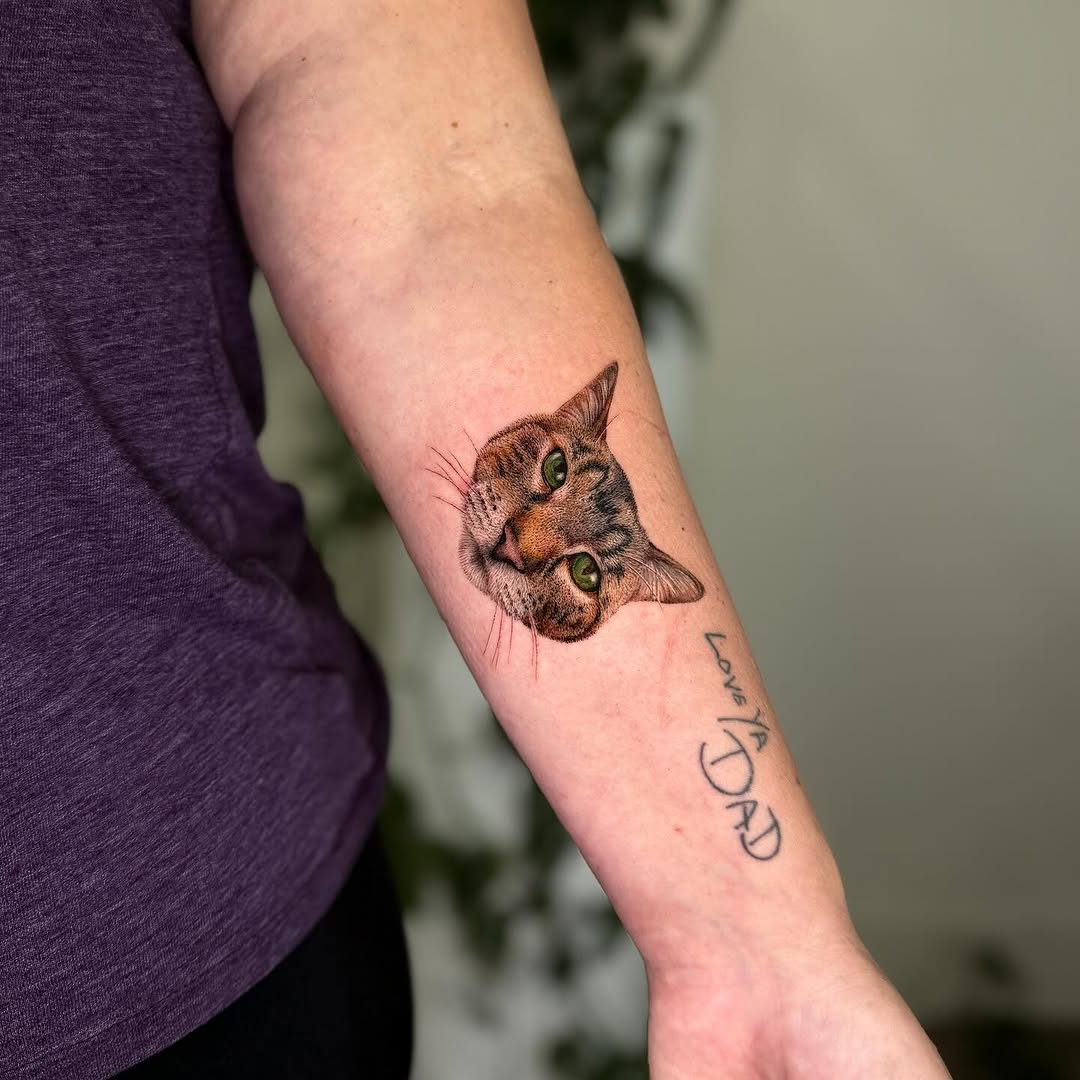 Lifelike color cat portrait with vivid green eyes