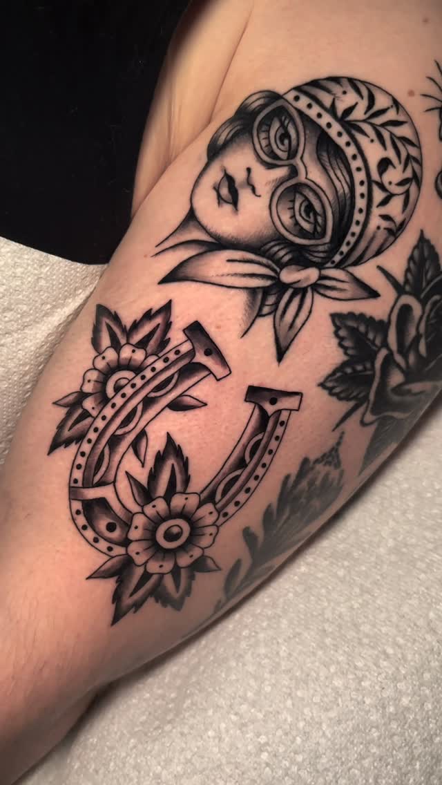 Fresh traditional horseshoe with floral accents and lady portrait