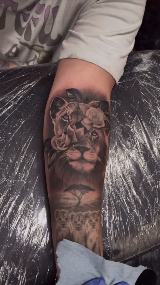 Photorealistic tiger with blooming roses on forearm