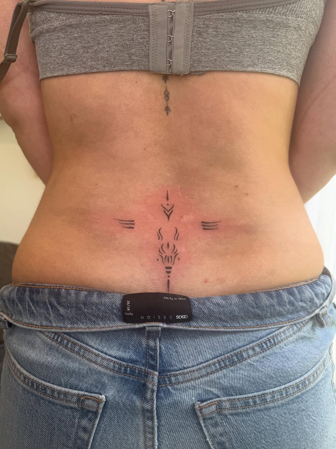 Minimalist central backline motif with fine tribal accents