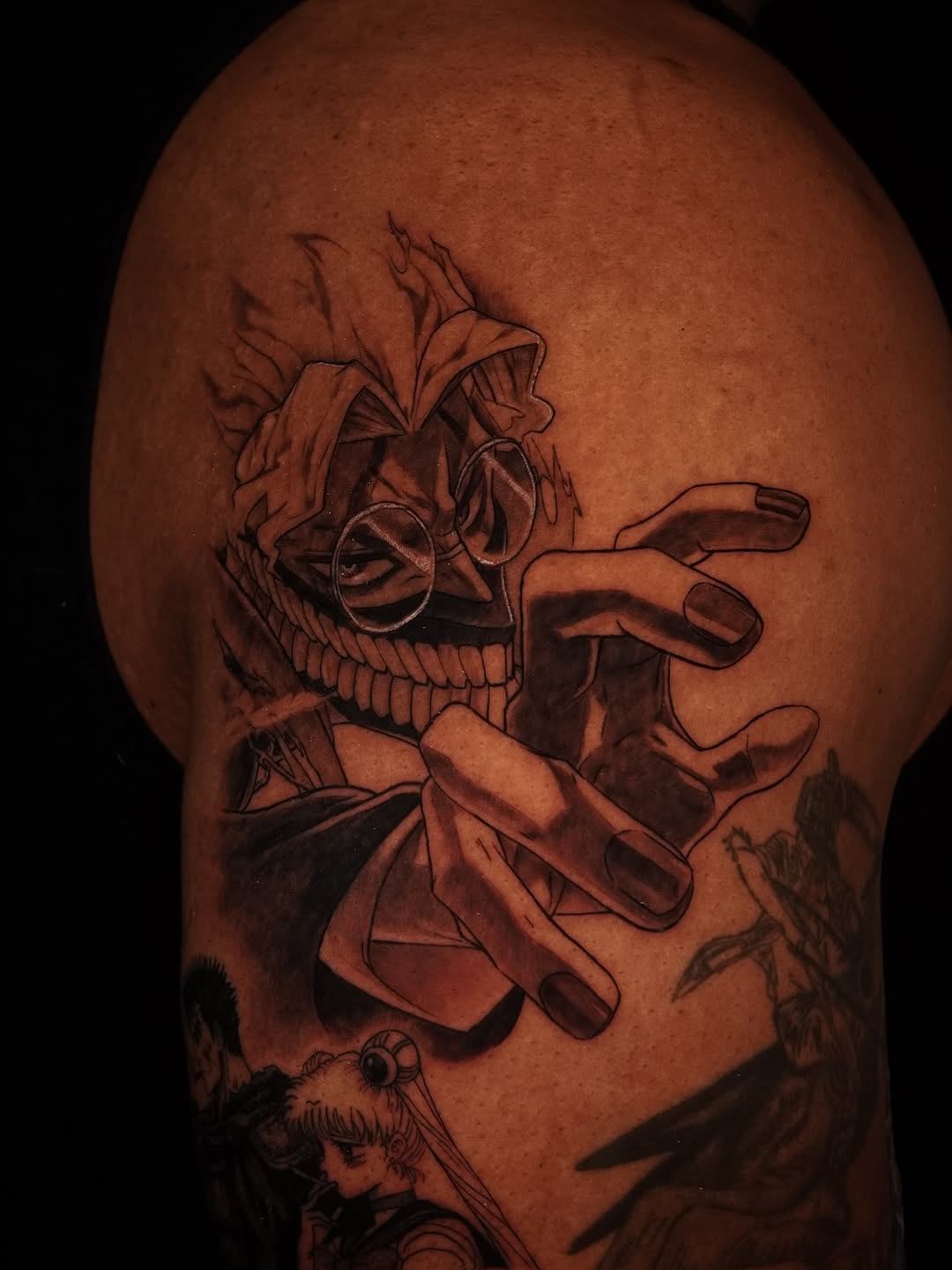 Bold illustrated skull with round goggles and outstretched hand