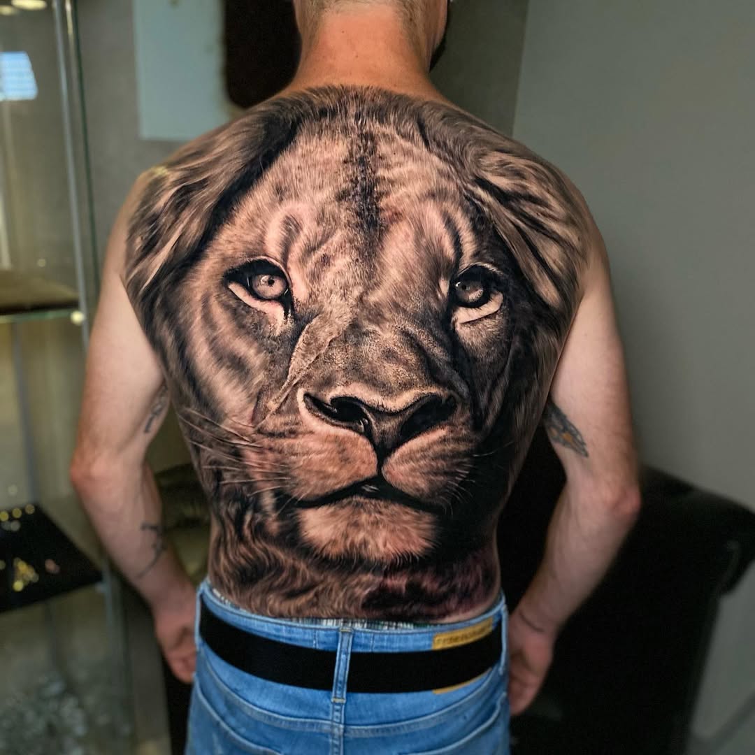 Hyper-realistic grayscale lion portrait spanning the entire back