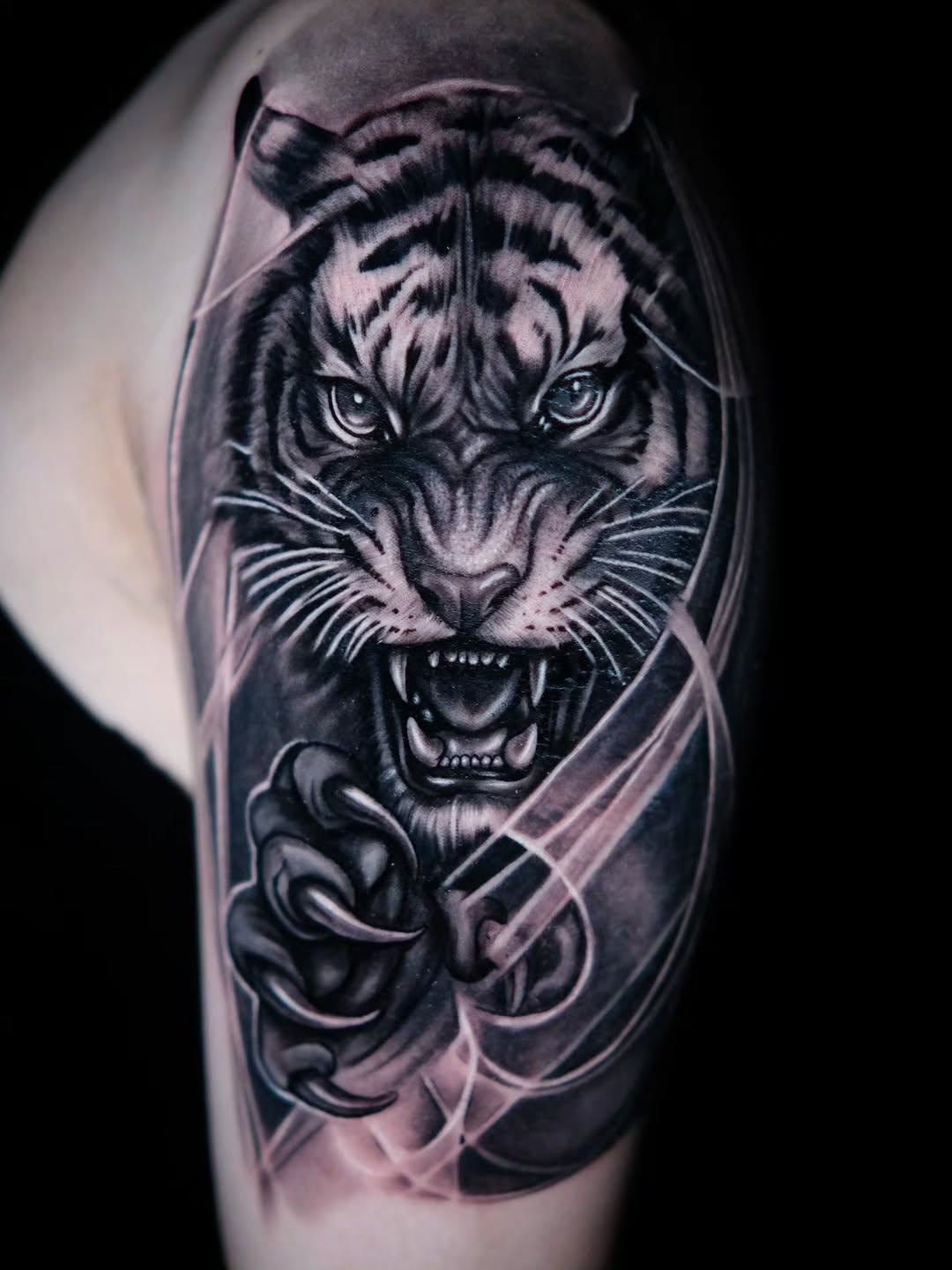 Hyper-detailed black-and-gray tiger head with snarling maw