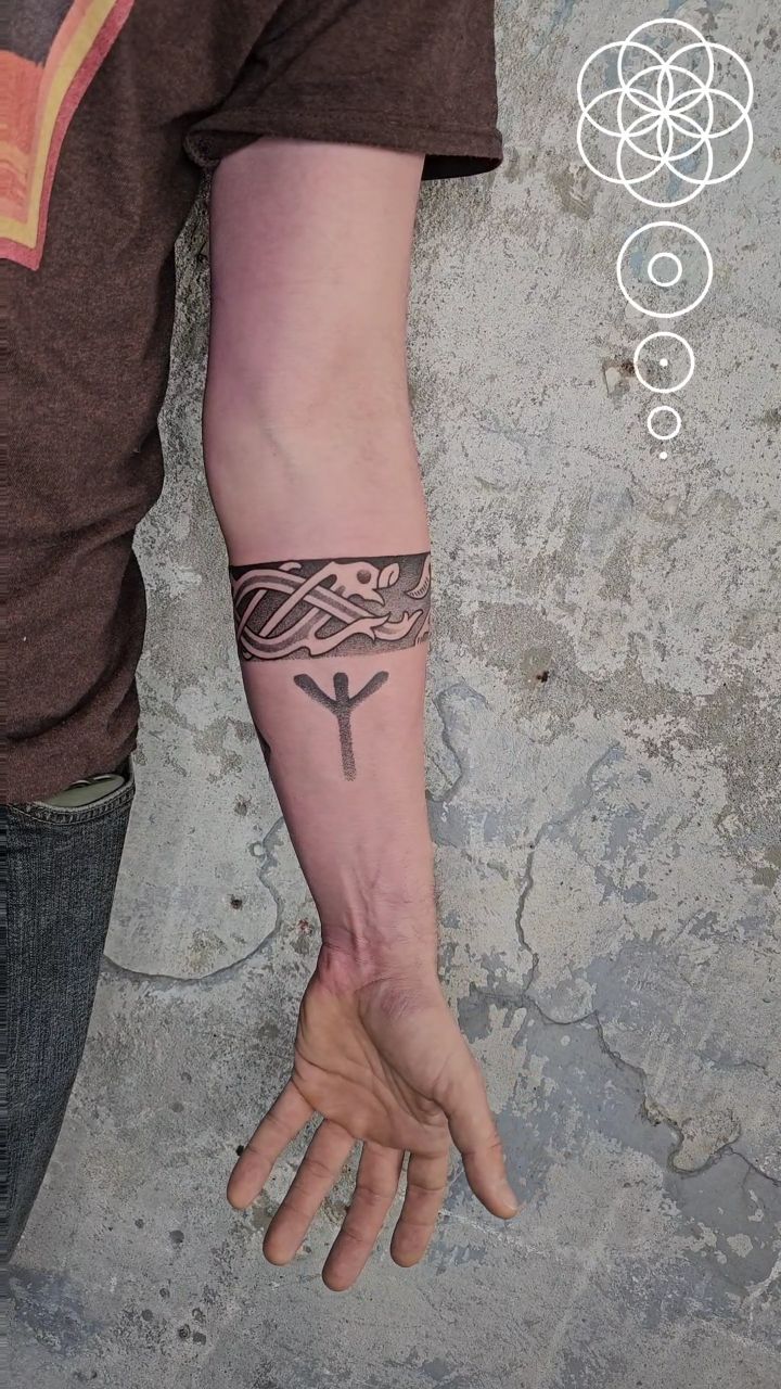 Freehand Viking armband with intertwining serpent motif