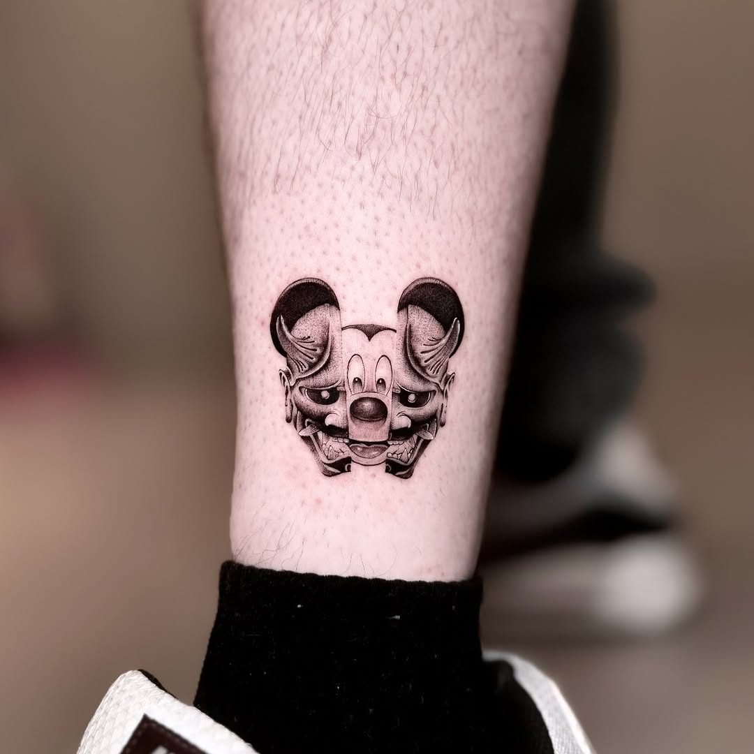 Playful cartoon mouse head with bold linework shading