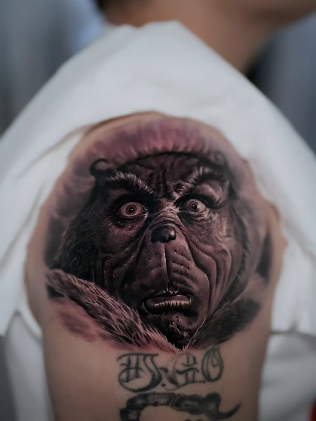 Hyper-realistic gorilla portrait with intense gaze on shoulder