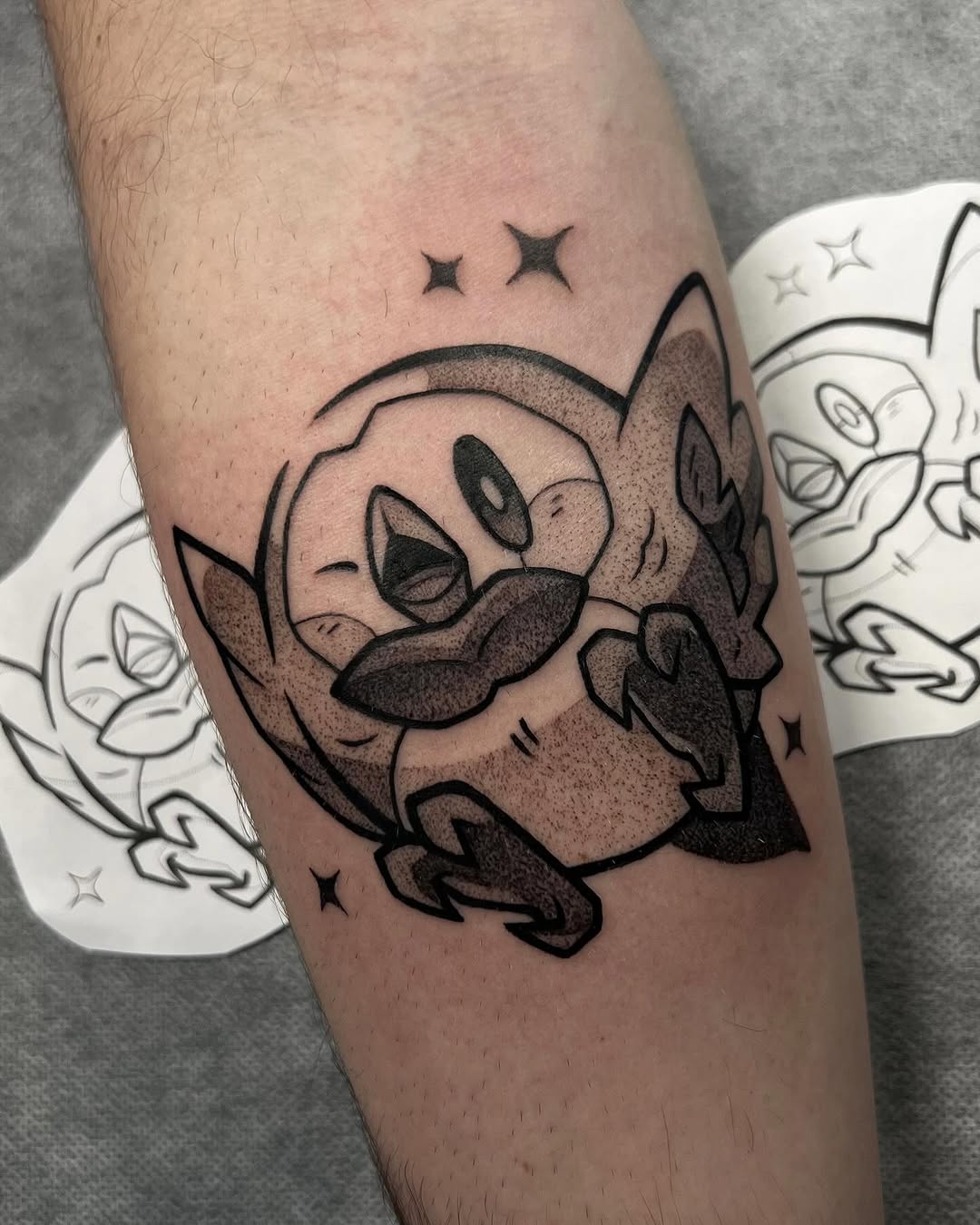 Bold blackwork Rowlet with chunky outlines and dot shading