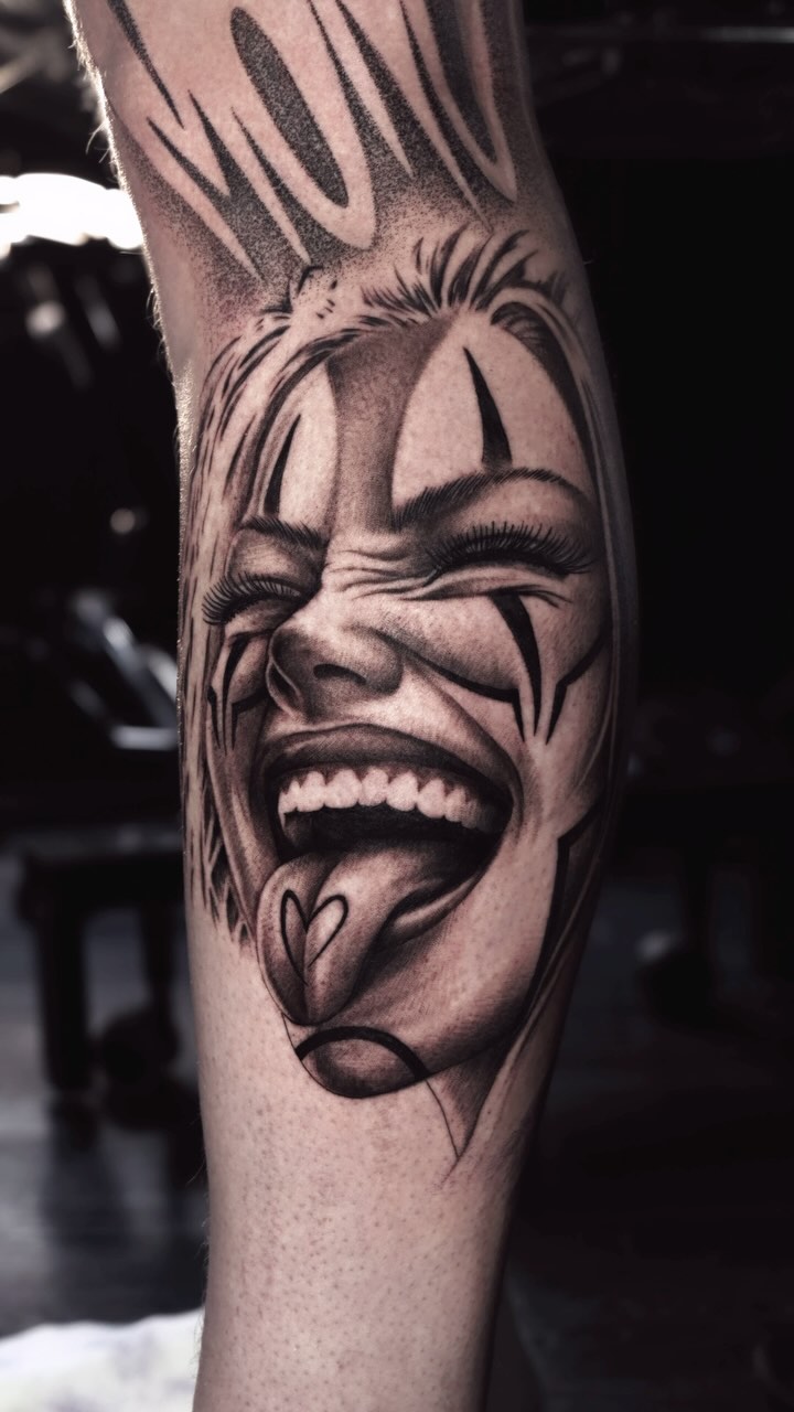 Joyful payasa portrait with bold black-gray shading