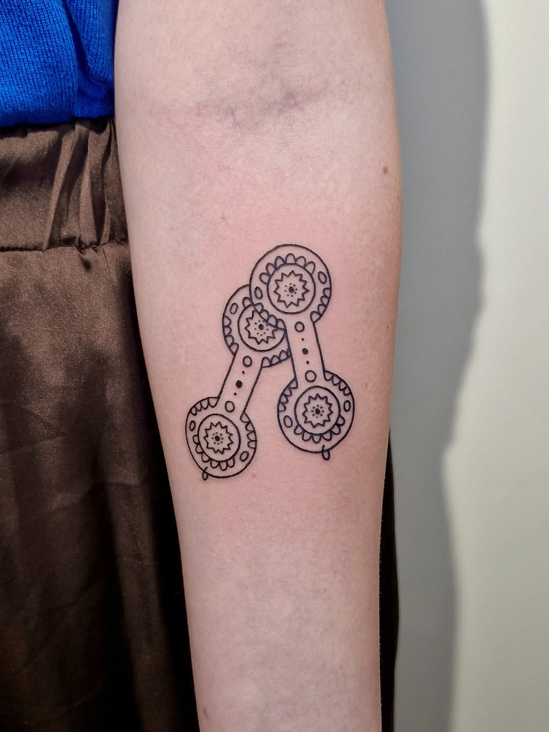 Interconnected lace-motif medallions with floral mandala patterns.