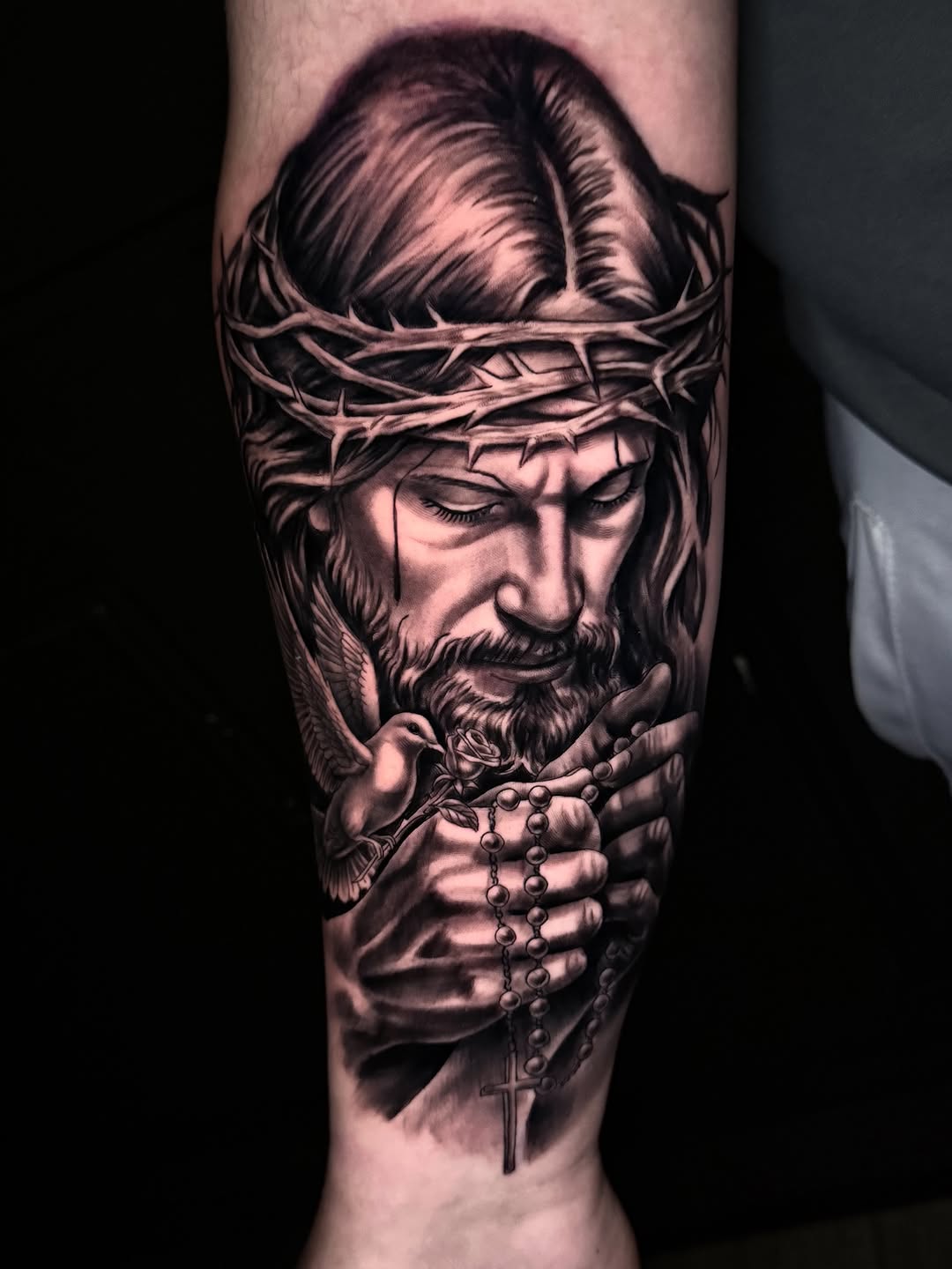 Hyper-realistic Jesus with crown of thorns and rosary