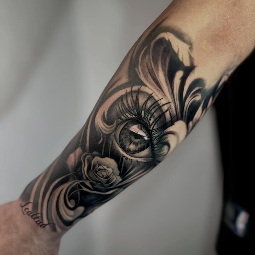 Hyper-detailed black-and-gray realism: eye with roses.