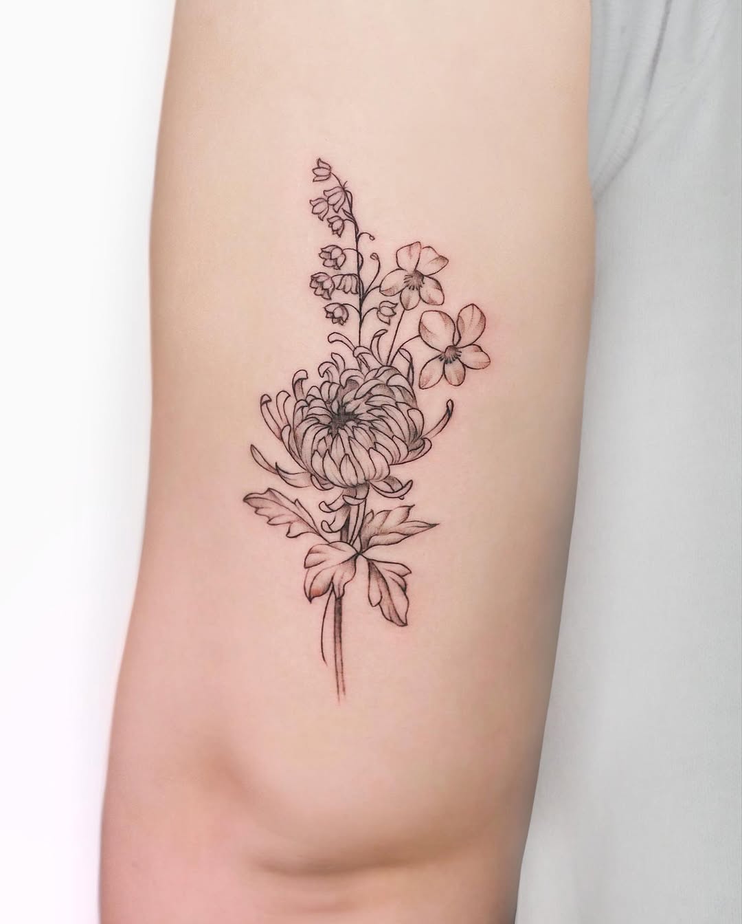 Delicate linear floral bouquet, chrysanthemum centerpiece