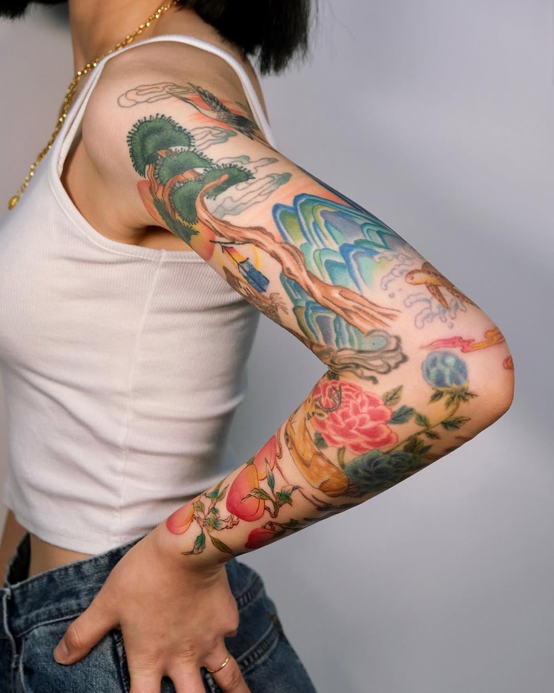 Vibrant sipjangsando-inspired landscape sleeve with waves and pines.