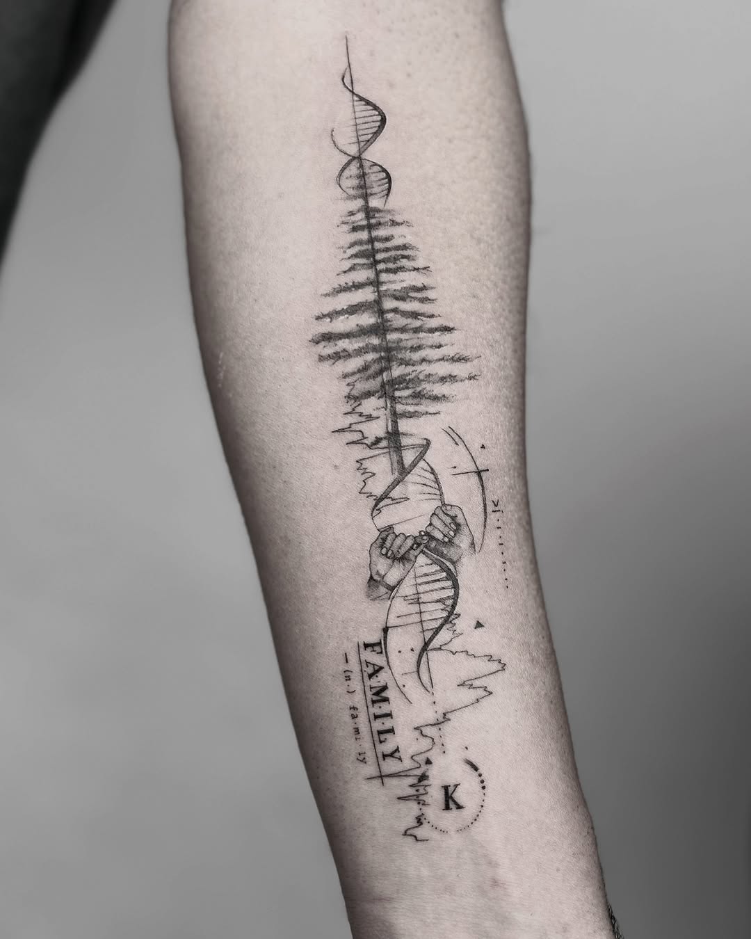 Delicate fineline DNA-tree with family-focused roots.