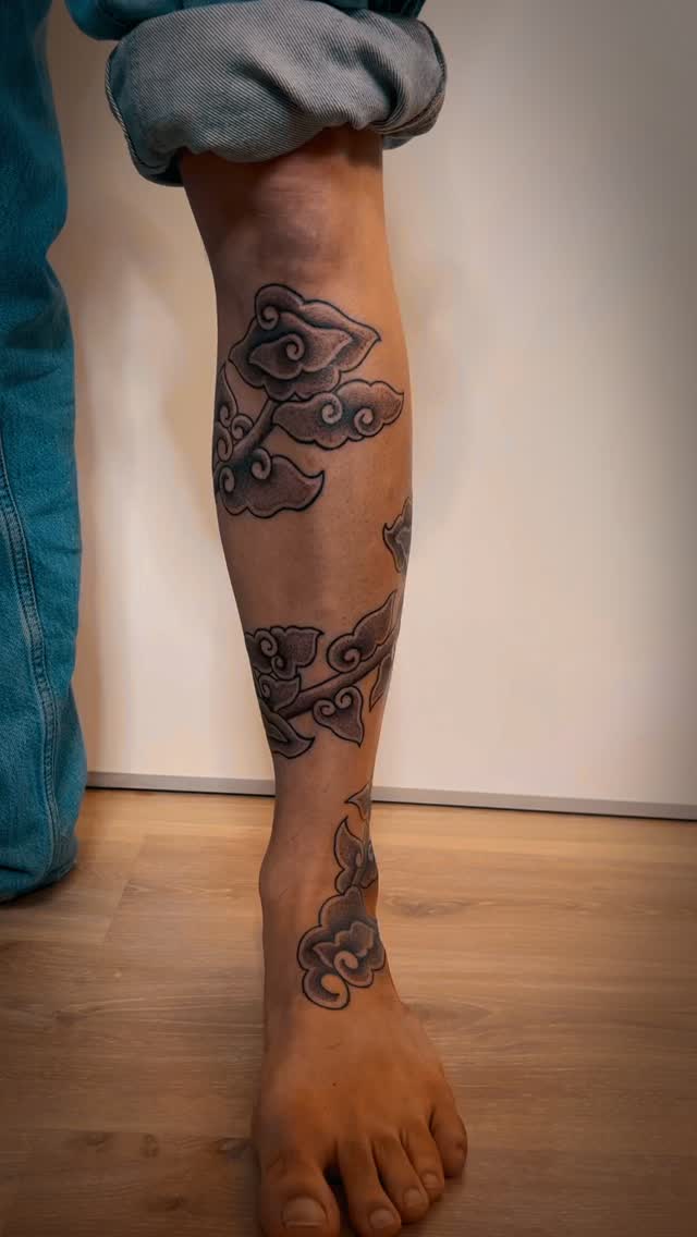 Bold Mega Mendung batik clouds wrap lower leg