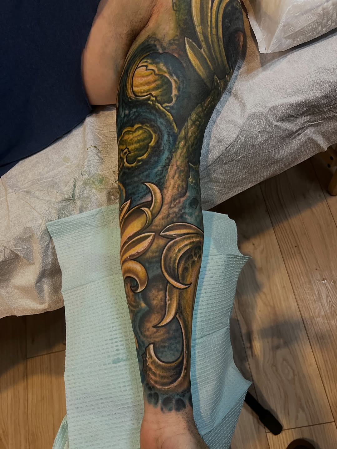 Moody bioorganic filigree sleeve in teal and gold.