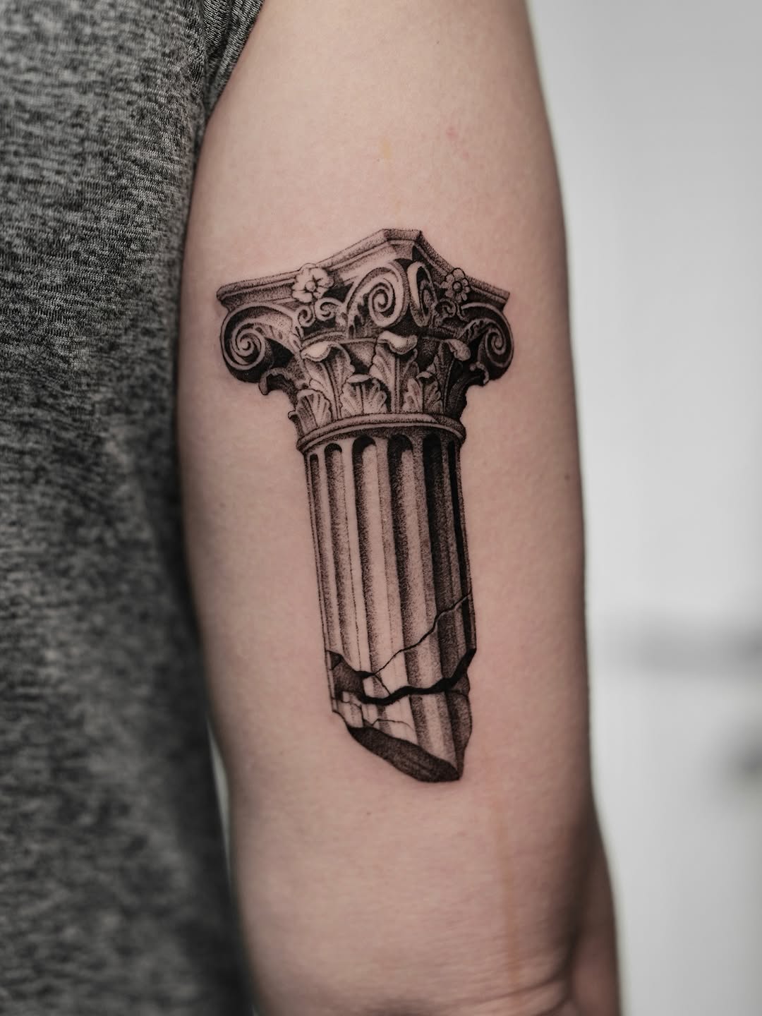 Cracked Corinthian column with ornate floral capitals