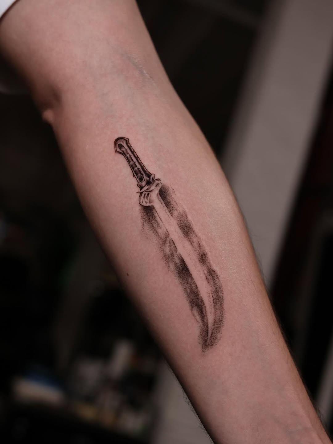Monochrome dagger with subtle shading, fine-line silhouette.