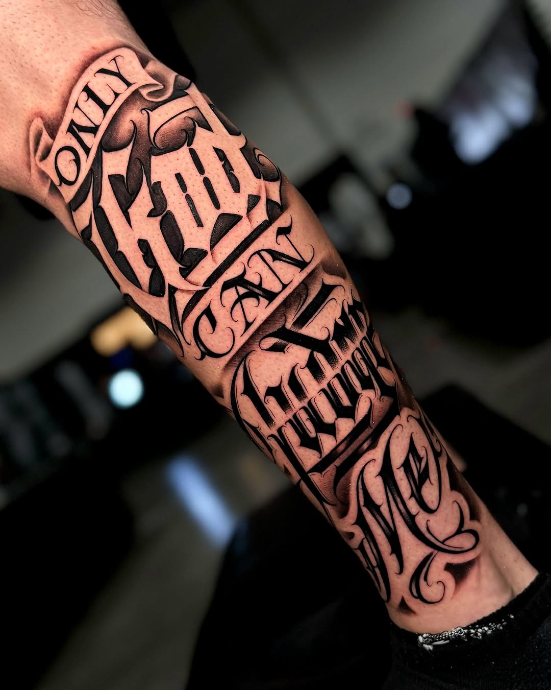 Bold blackletter script leg piece with ornate swashes