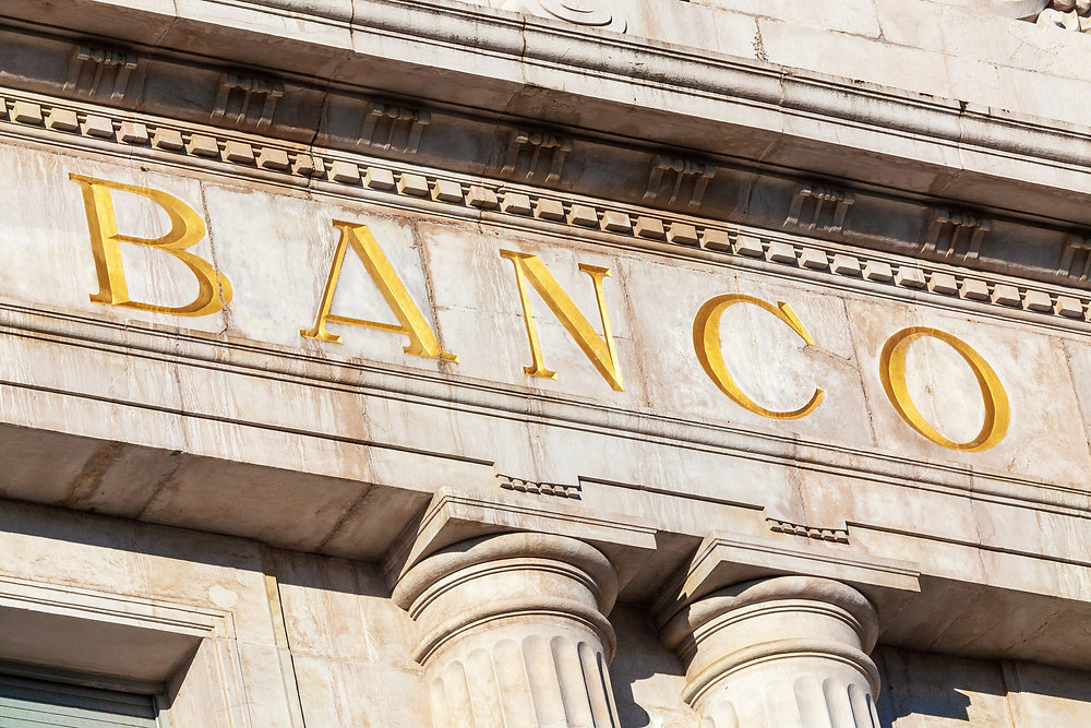 Charting Risk, Compliance, FinOps and DATA+AI for Modern Banking