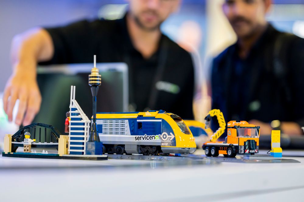 The Build Me Experience: Get a Lego mini-fig at CreatorCon!