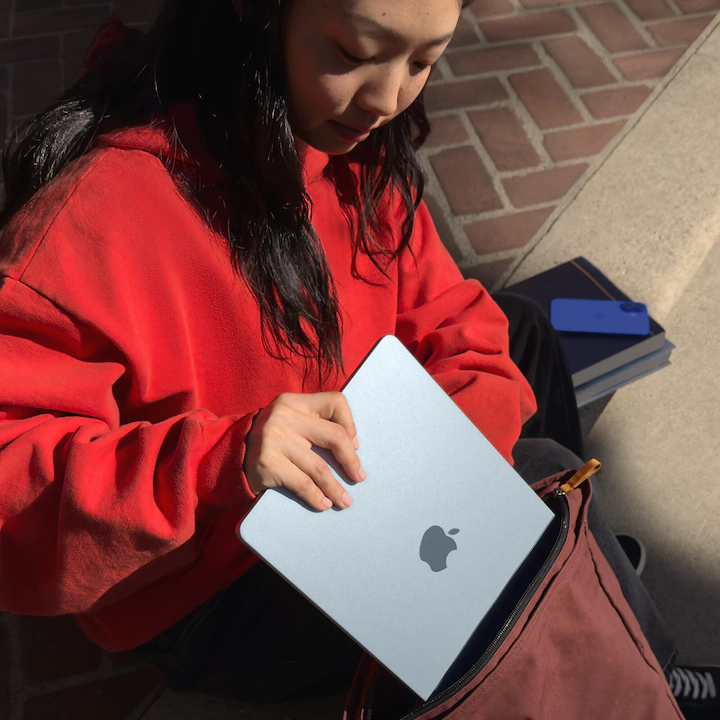 Laptop Apple MacBook Air 13", cu procesor Apple M4, 10 nuclee CPU si 8 nuclee GPU, 16GB RAM, 256GB, Sky Blue LAYOUT GERMANIA — 7
