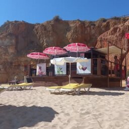 @praiadoscareanos