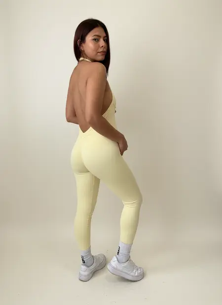 Enterizo halter largo sesgo 429 Persa  Amarillo pastel 