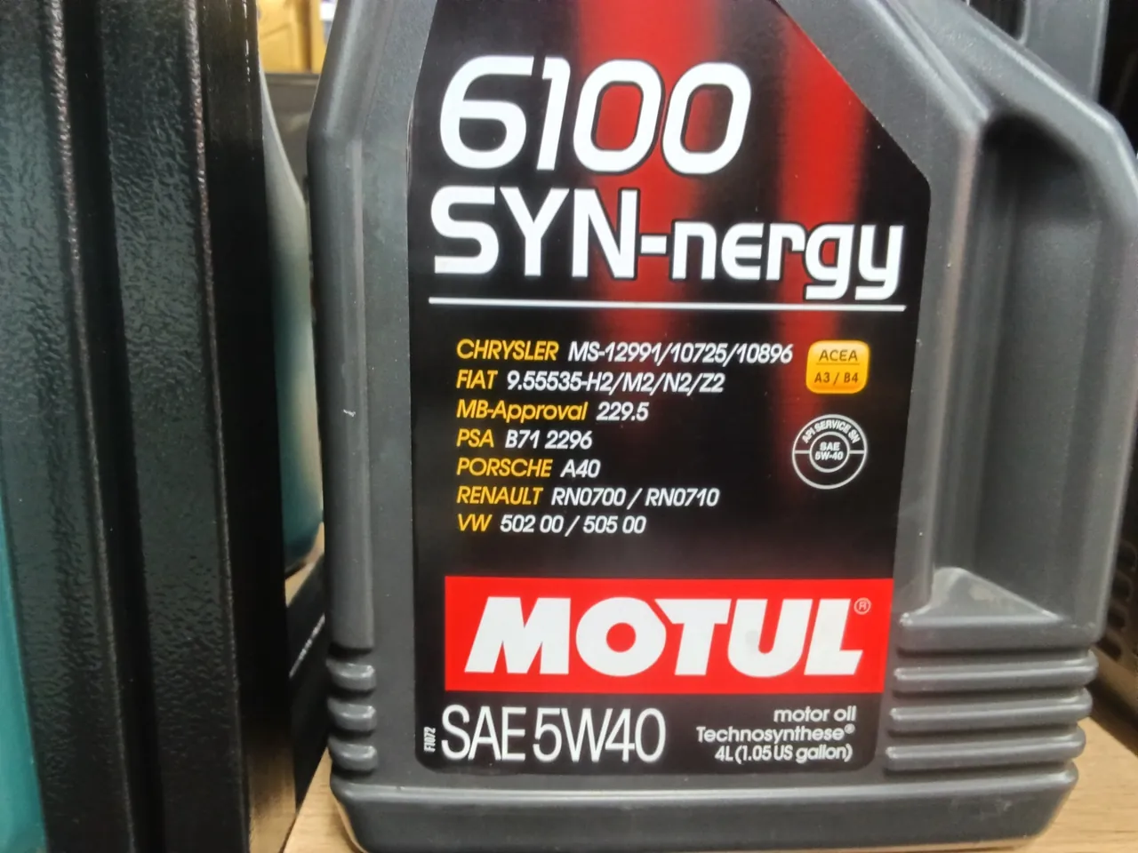 Motul 6100 Syn-Nergy Spec 5W40 4L 107978