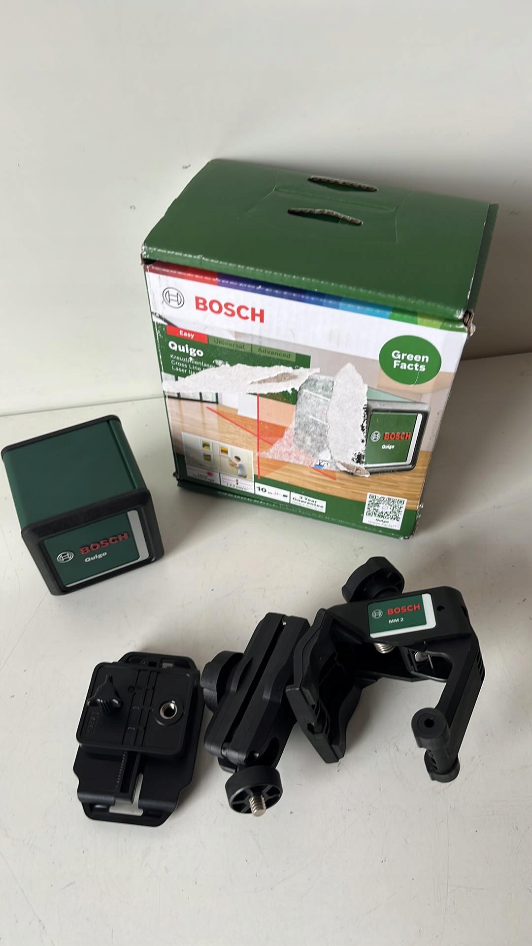 Laser krzyżowy Bosch Quigo III z zaciskiem MM 2 - stanowisko bojowe