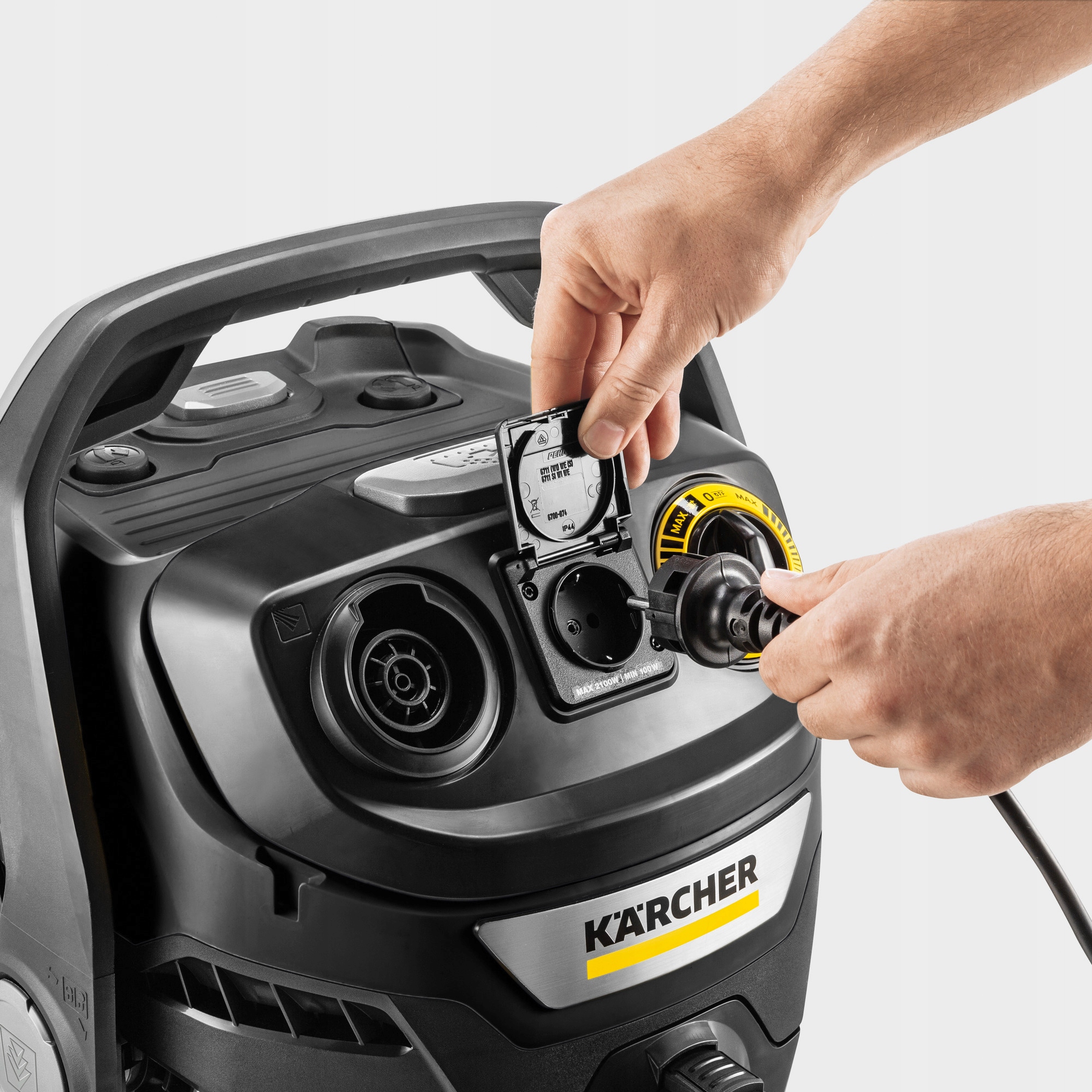 Karcher KWD 6 P S V-25/6/22 - widok z podłączonym wężem i kablem