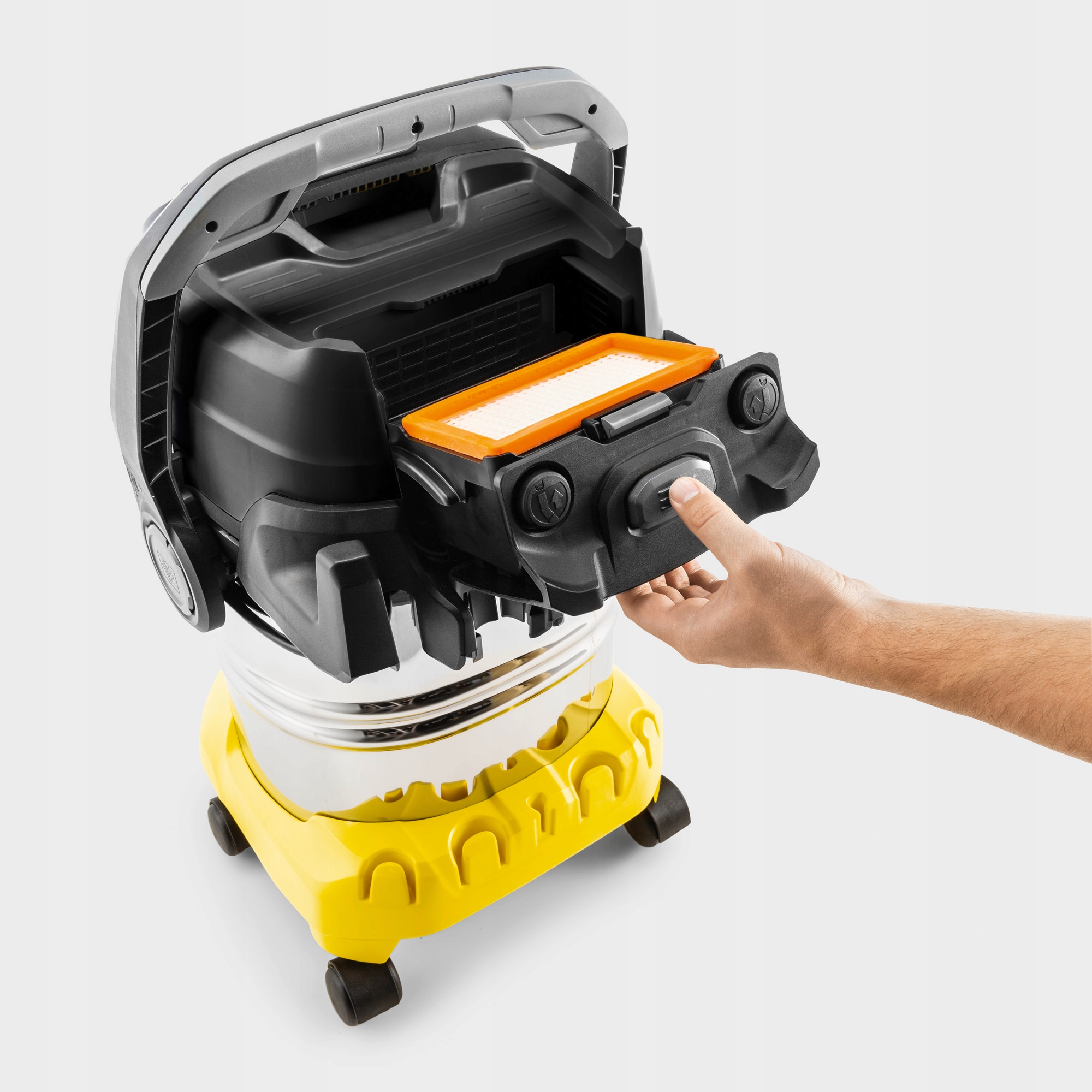 Karcher KWD 6 P S V-25/6/22 - widok na solidny zbiornik i kółka