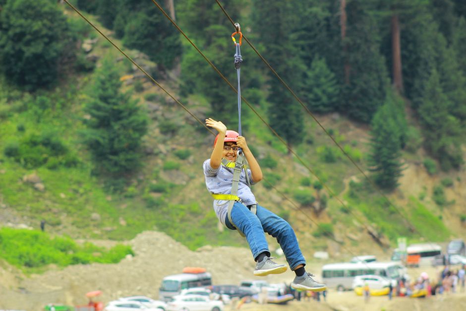 Doğa içinde zipline