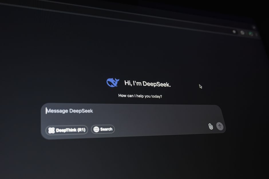 Veri Robot AI Assistant Interface