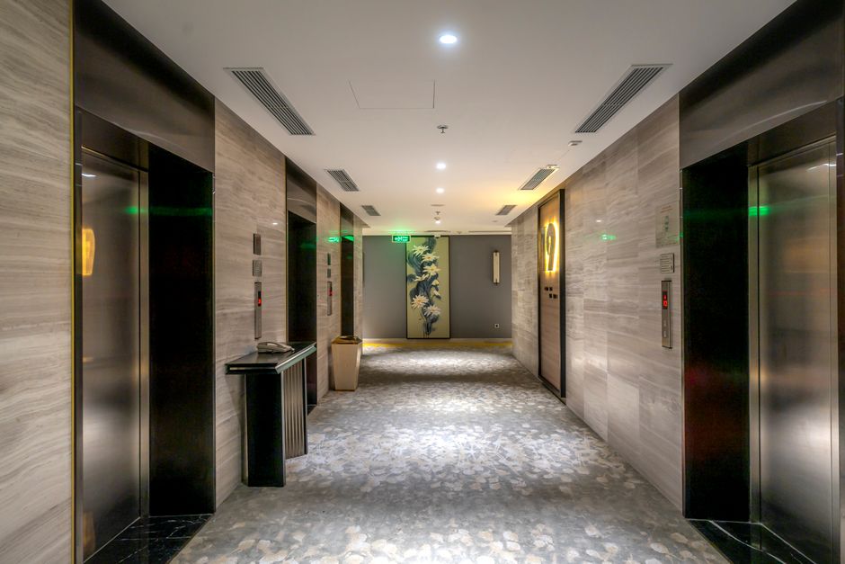 Otel koridoru
