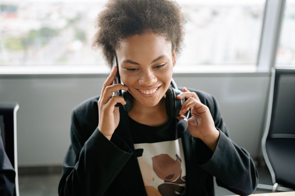 Veriyaz customer support agent on phone
