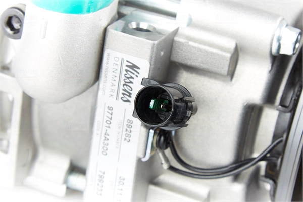 Compressor, air conditioning