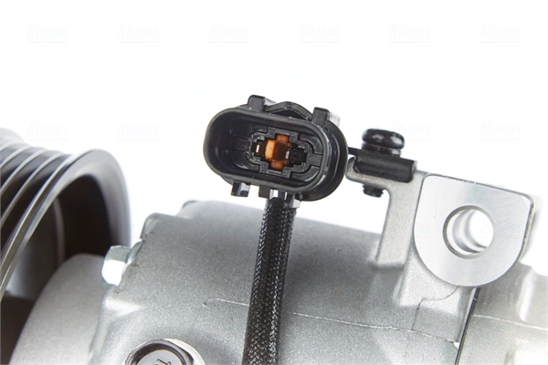 Compressor, air conditioning